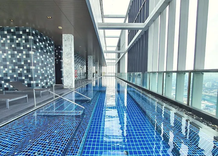 Hotel Hampton Next To Emporium 5*
