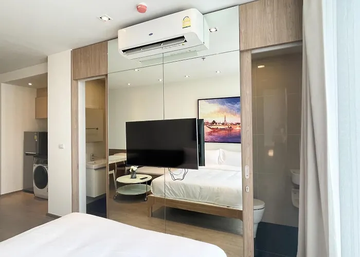 Hotel Hampton Next To Emporium 5*